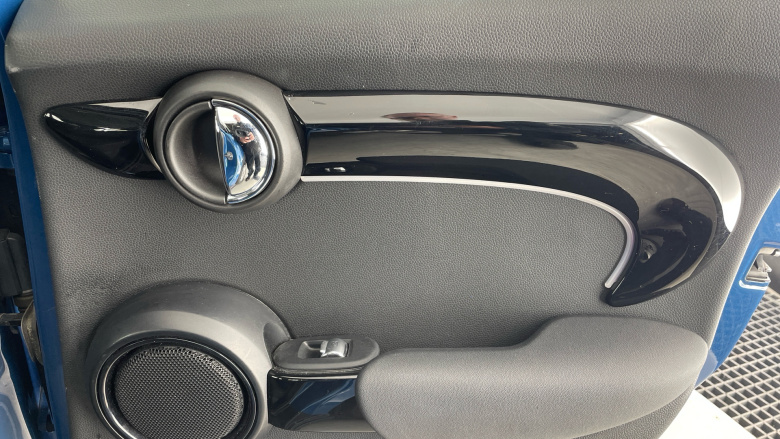 MINI Hatchback 1.5 Cooper Classic 5dr Petrol Hatchback